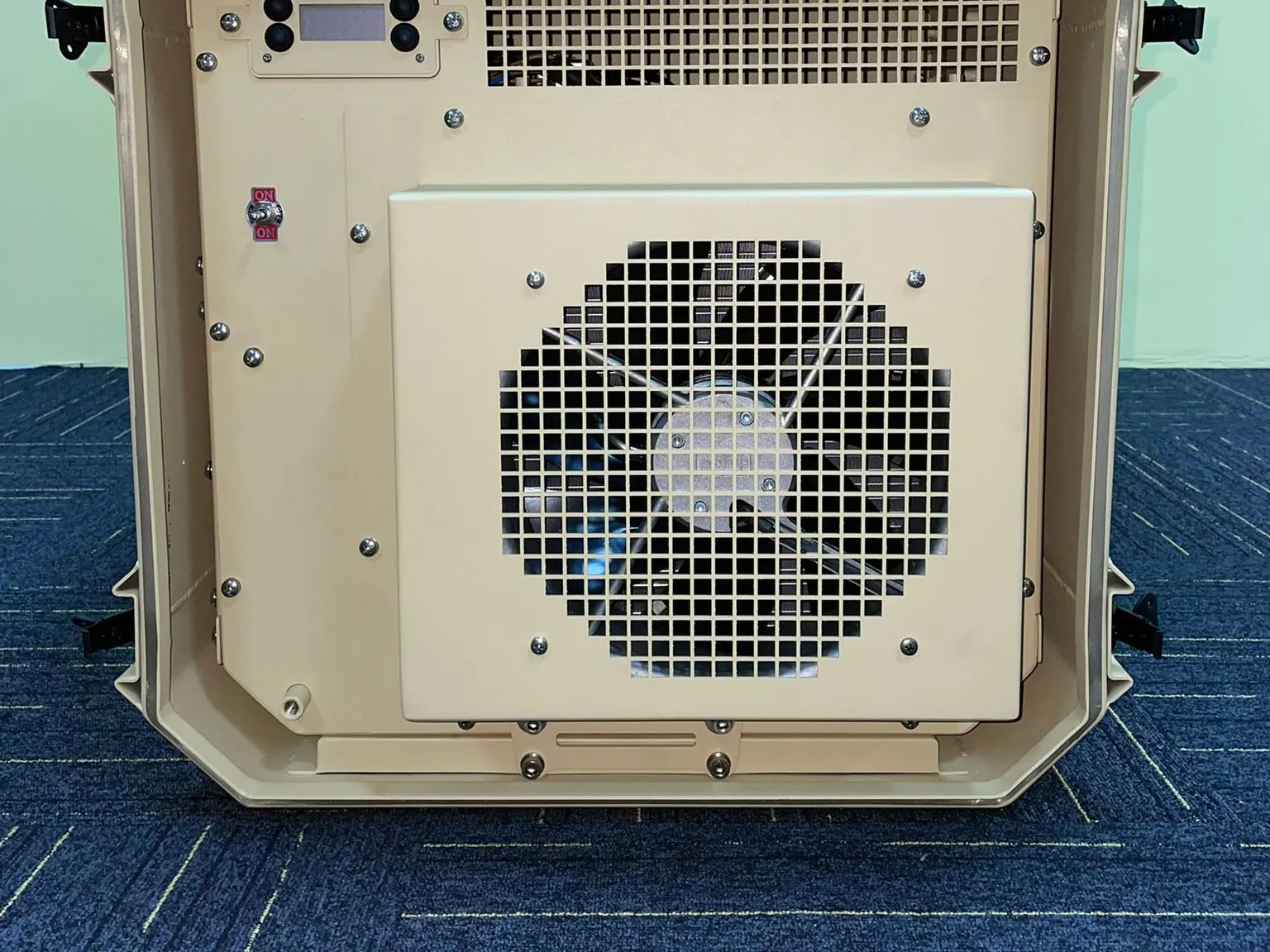Climate module face on: control panel, digital display, on-off switch, fan grille and air outlet