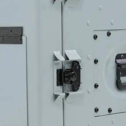 A closed butterfly latch and its hinge