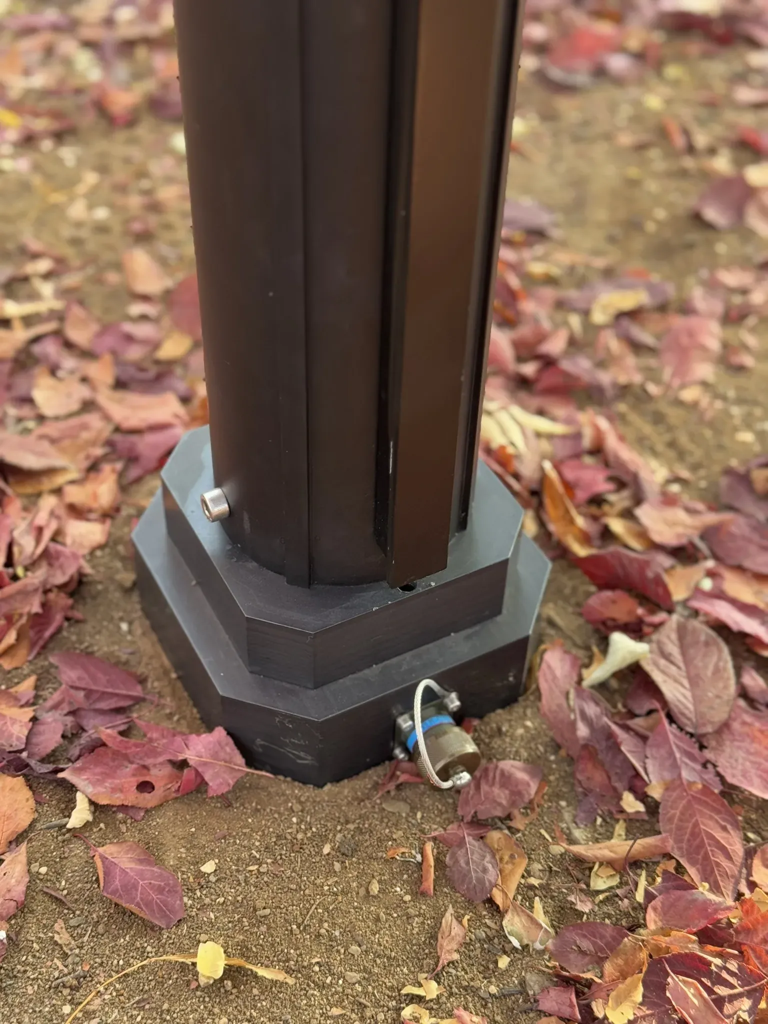 The octagonal foot plate