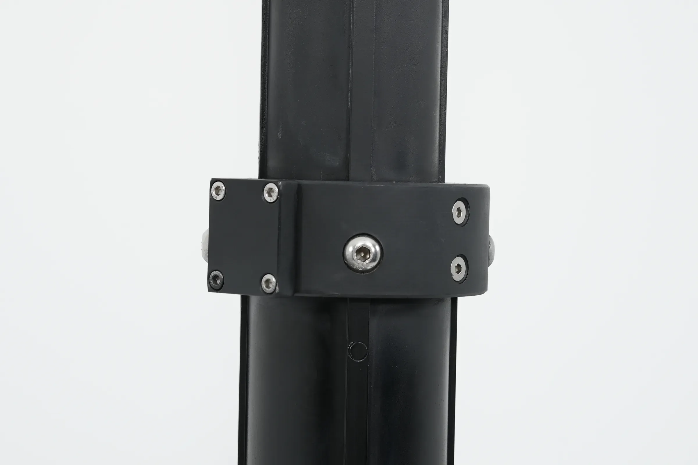 The mast clamp