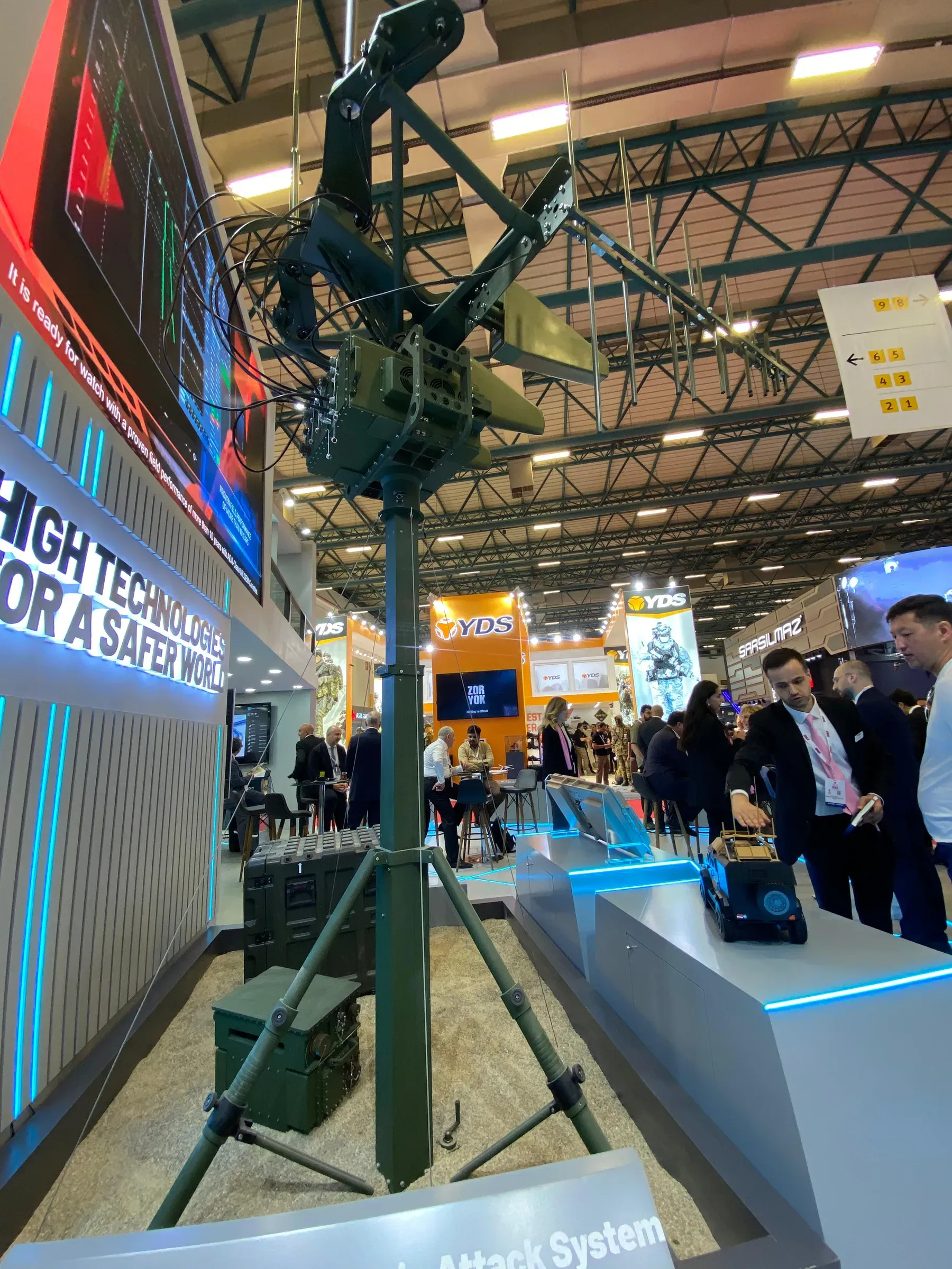 MMS20 extended on the stand