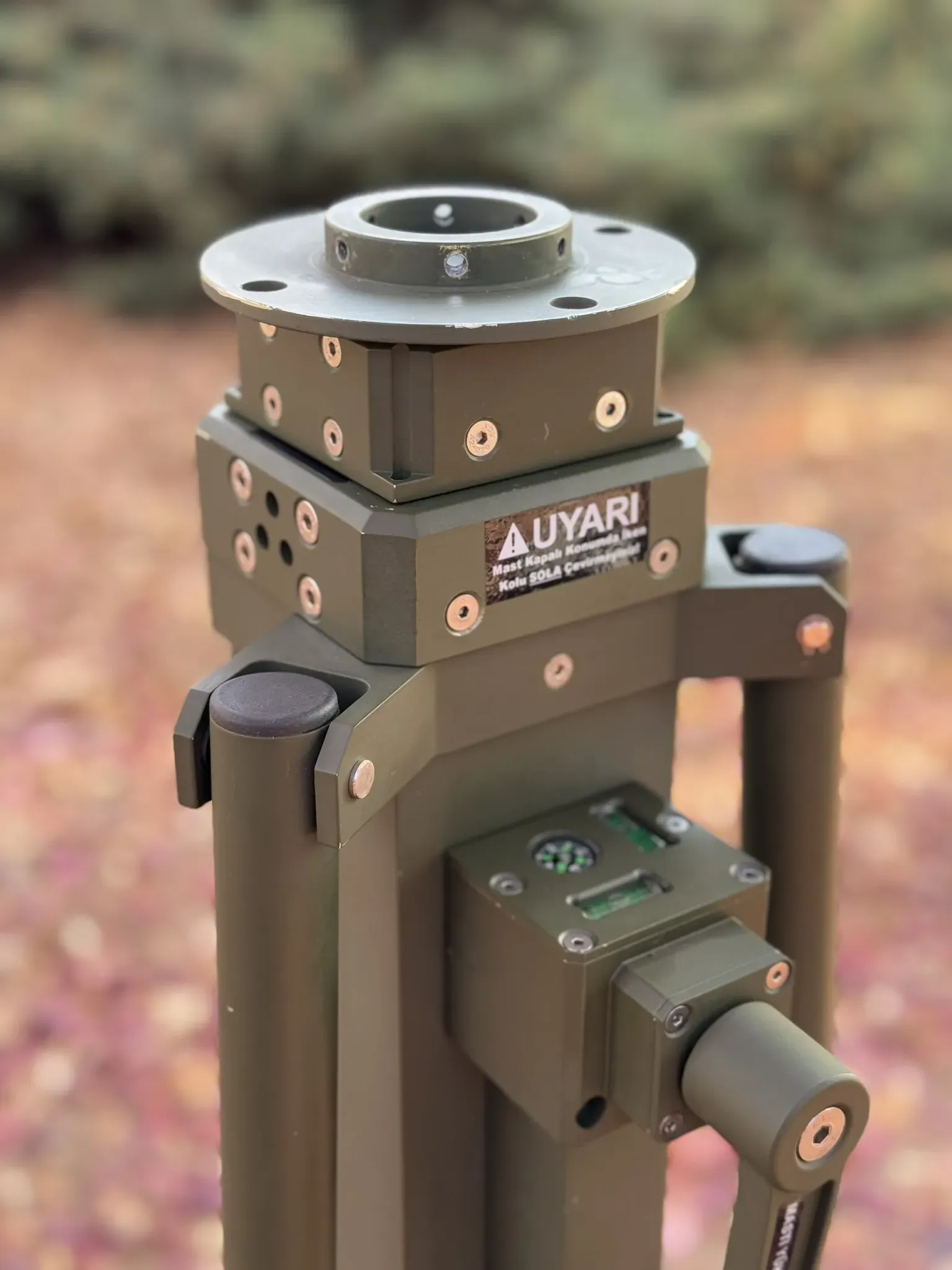 The payload plate and the levelling module