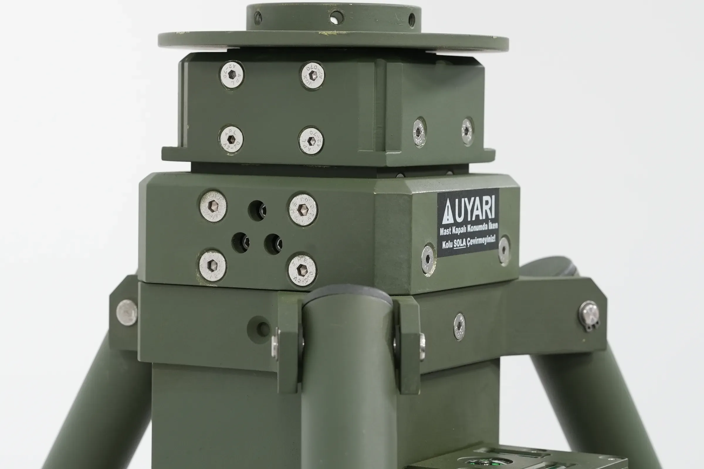 The mast head and its payload plate
