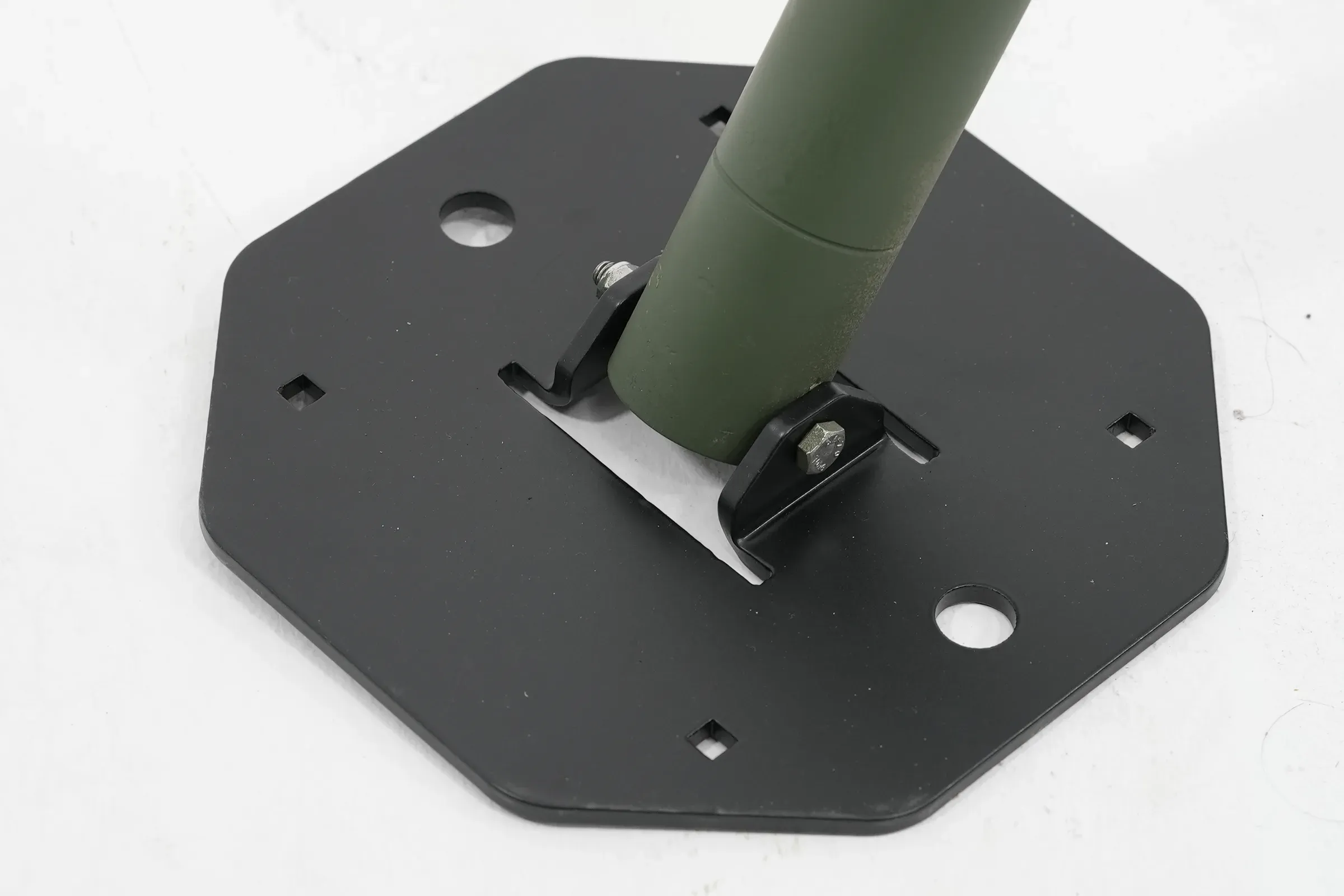 The octagonal foot plate