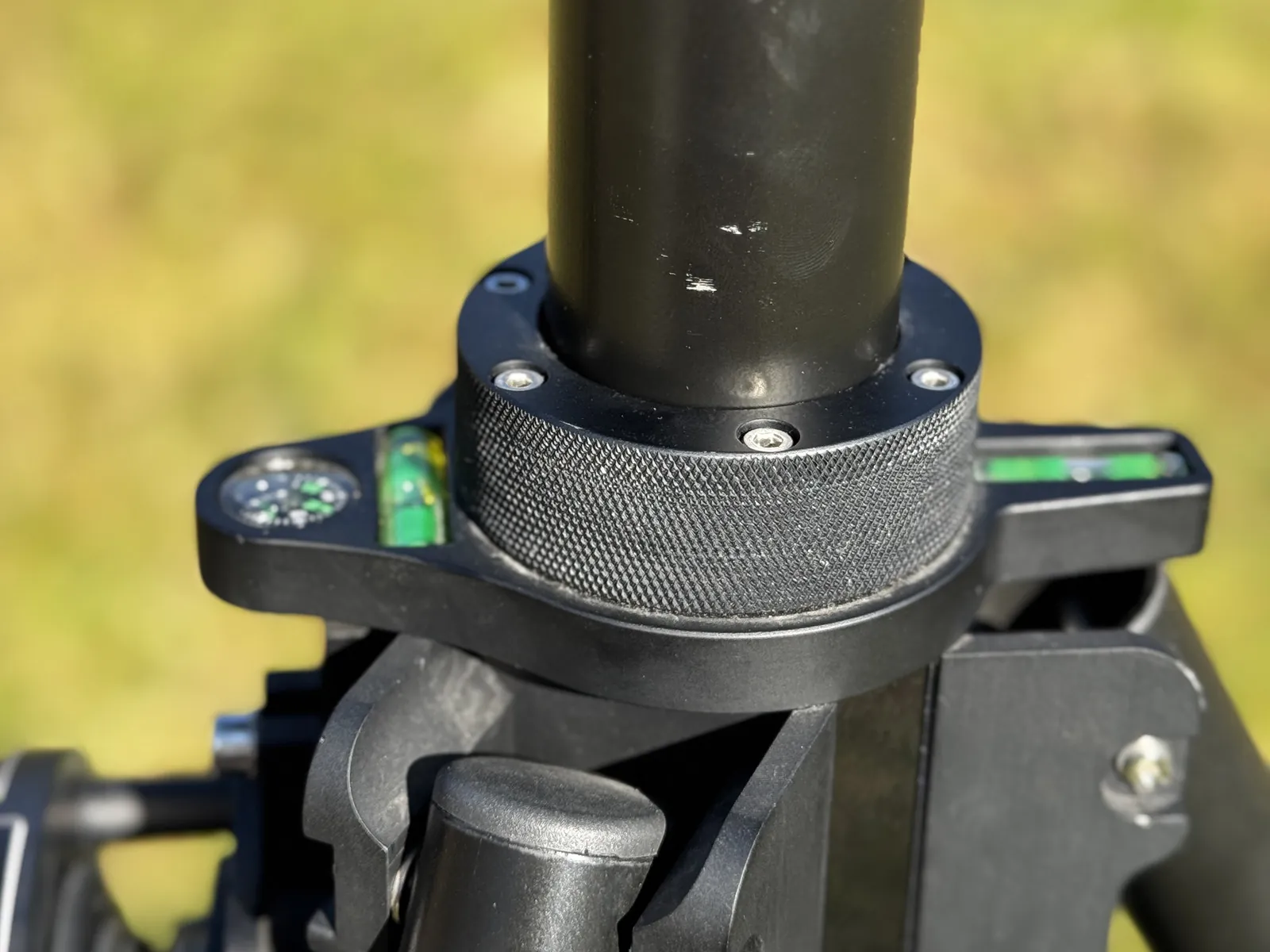 Close view of the mast collar, compass and two-axis spirit level
