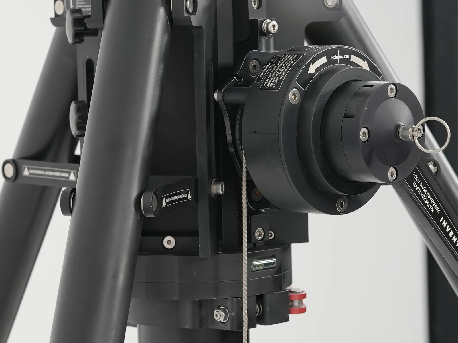 Close view of the winch body and the cable outlet