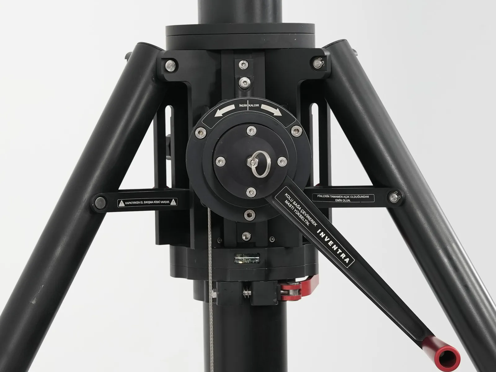 Winch pulley and the tripod leg connection
