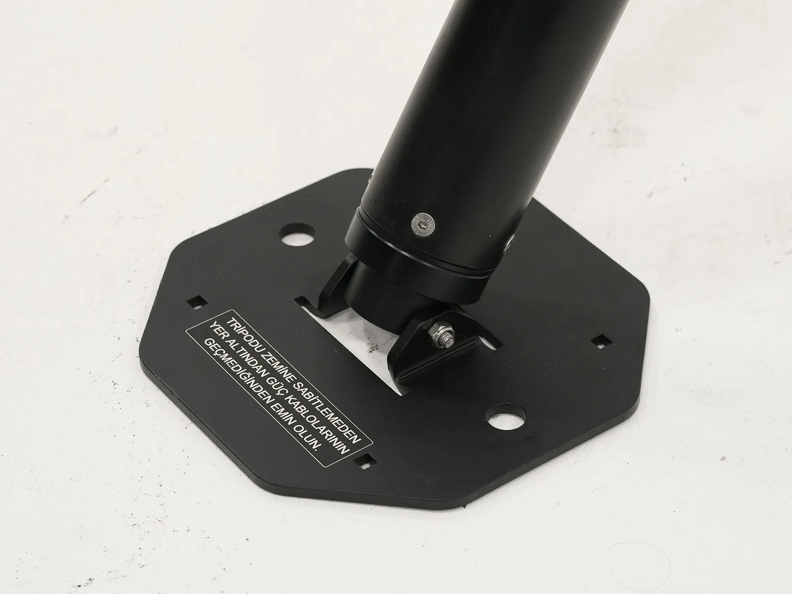 Octagonal base plate and the articulated leg connection