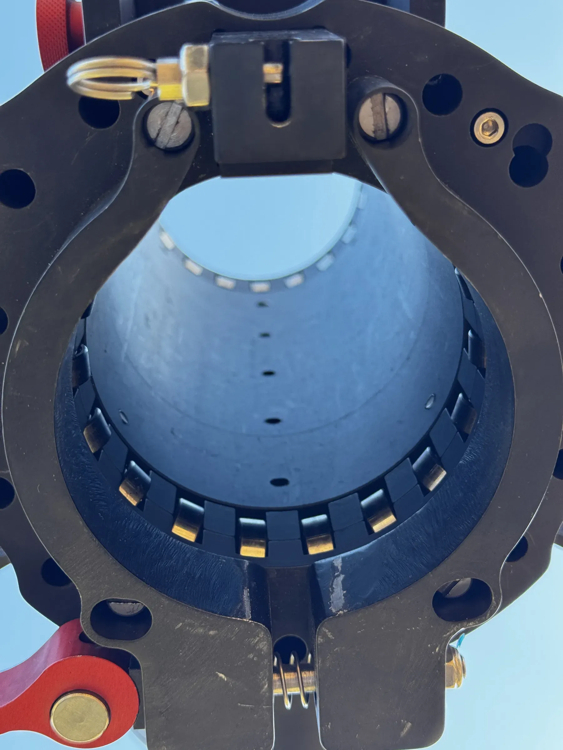 The guide ring inside the top section