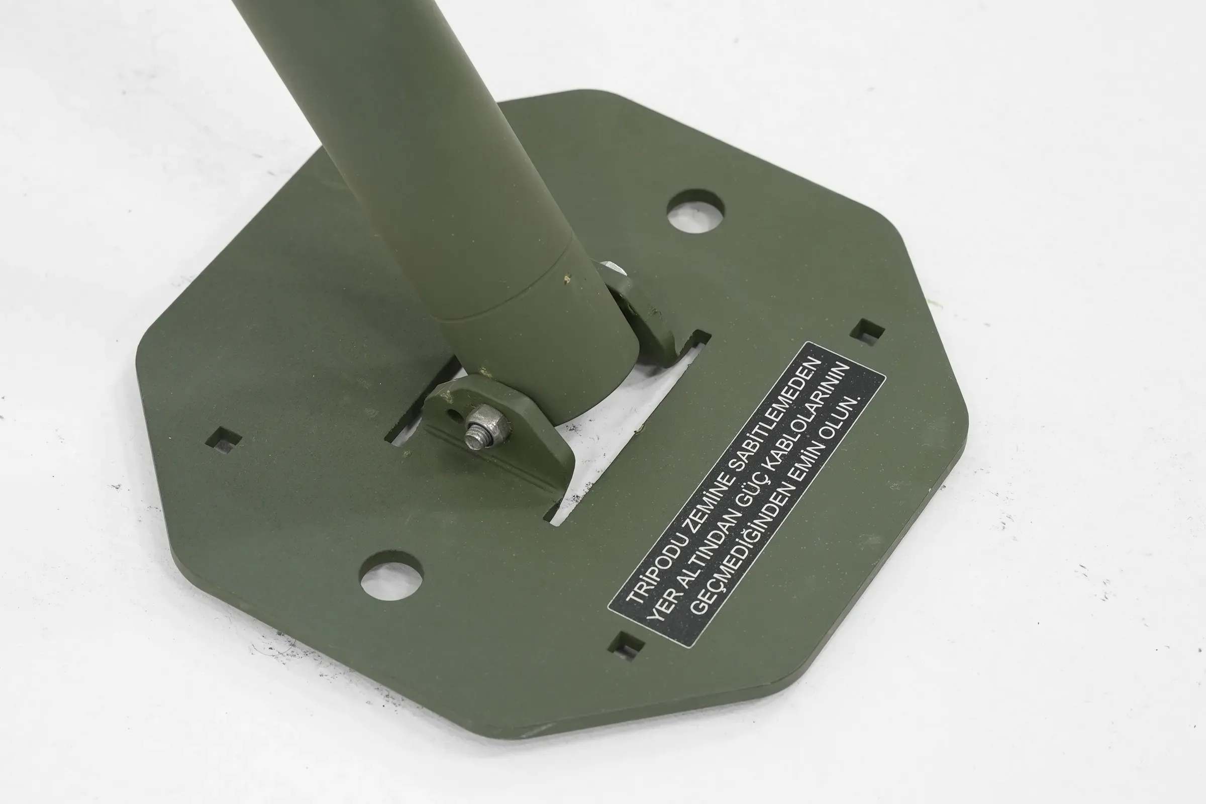 Olive octagonal footplate with tripod leg bolted in and Turkish instruction label attached.