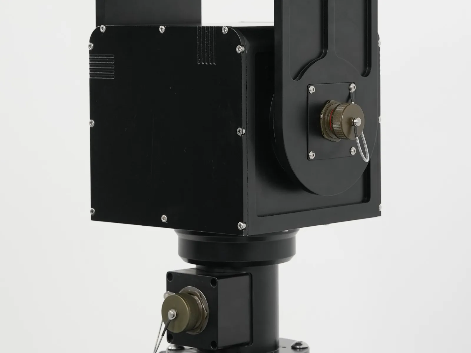 Side view showing the tilt axis and the motor housing