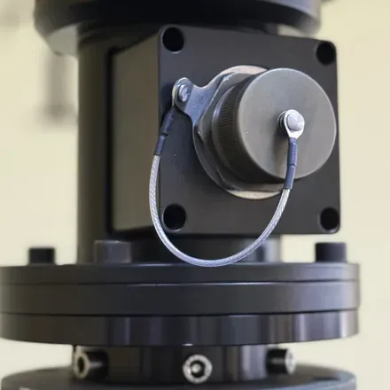 The screw cap on the base connector