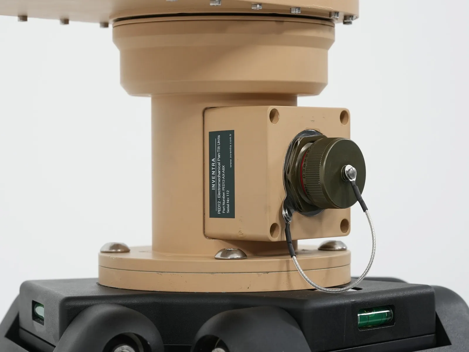 Pan-tilt body with the connector block and identification label at their clearest