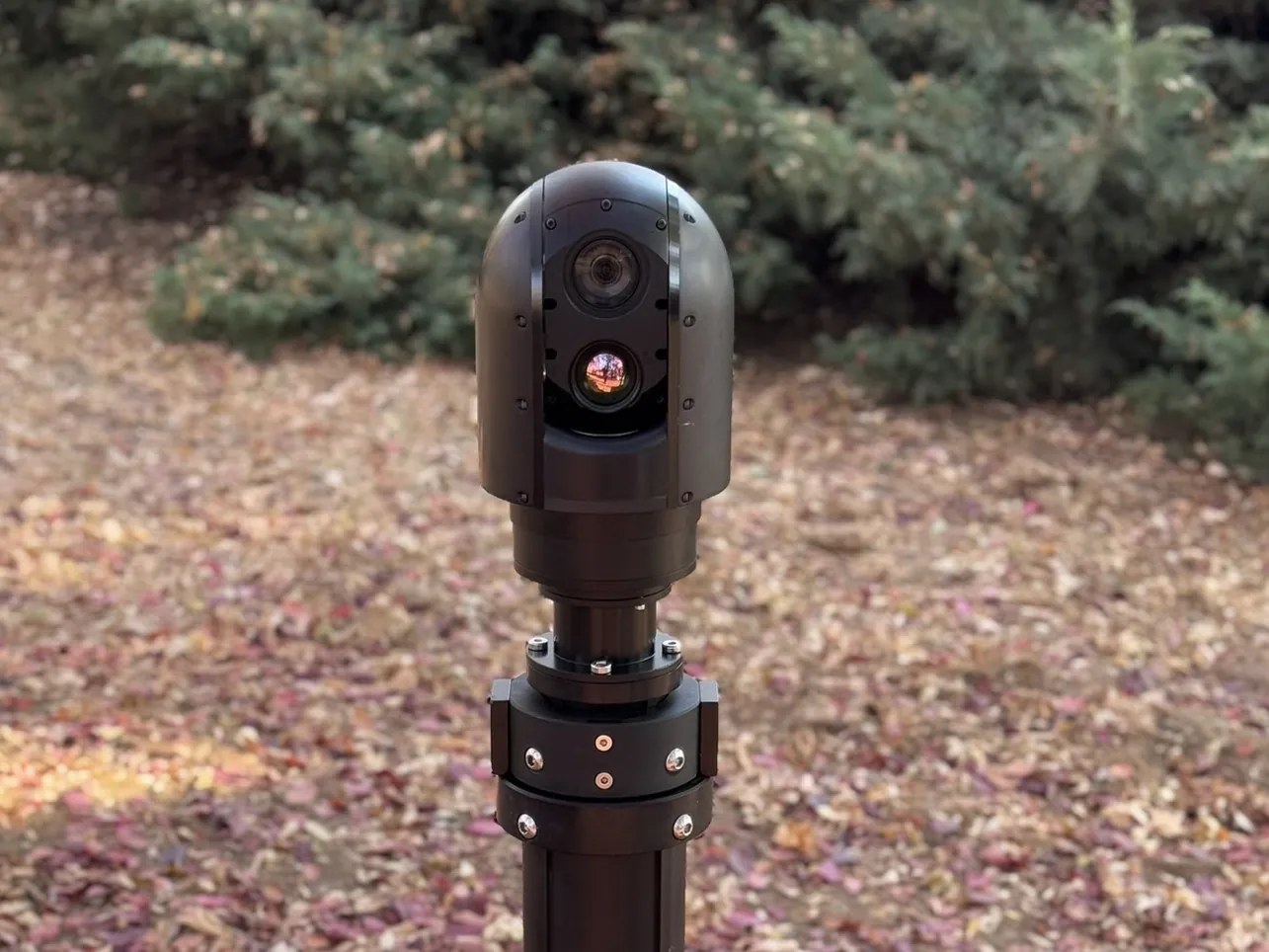 Gimbal deployed on a MES01 mast in the field — usage context and scale
