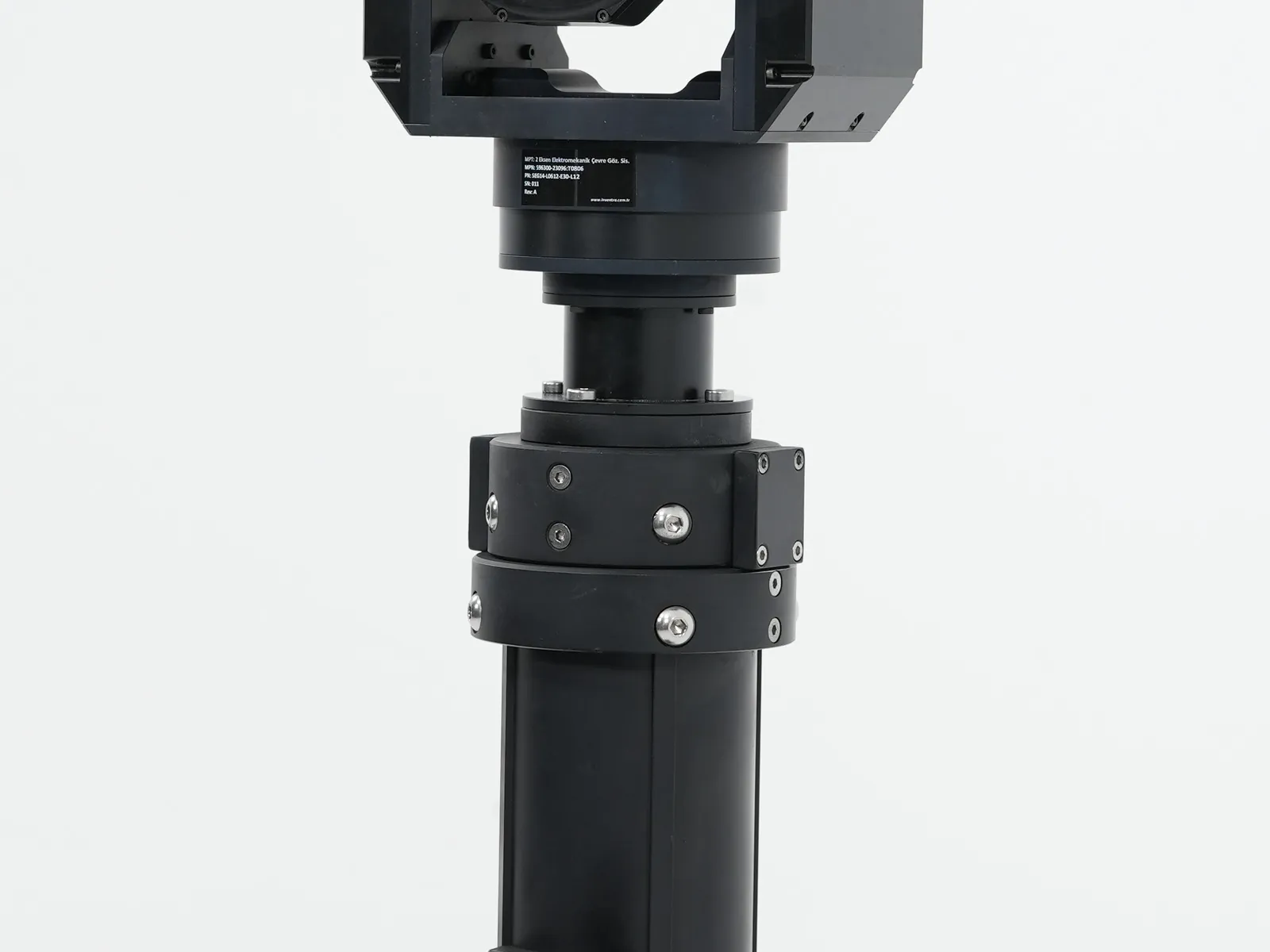 Gimbal head on, together with the mast and the connection box