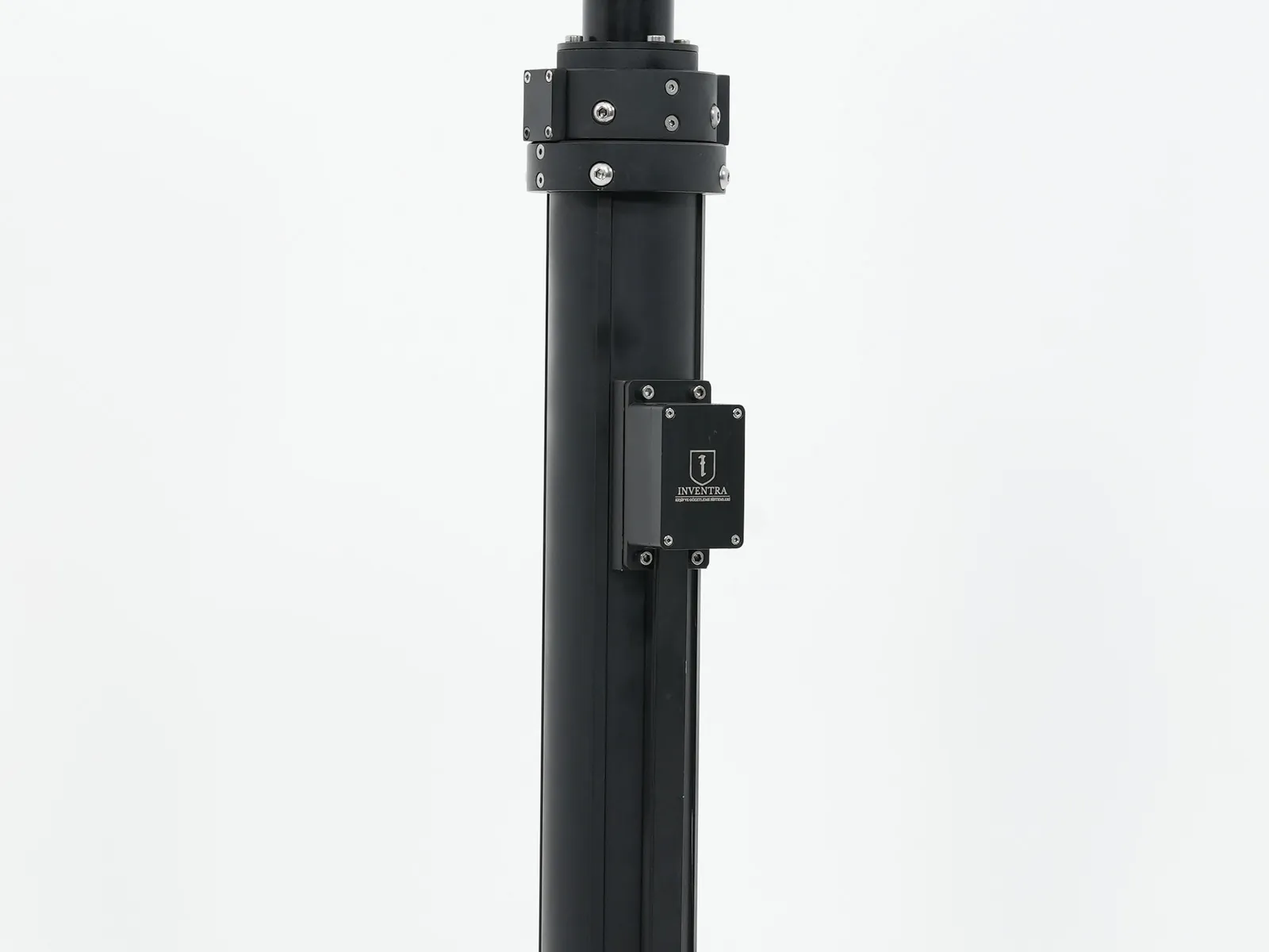 Full system — gimbal and mast — in a vertical frame, giving scale