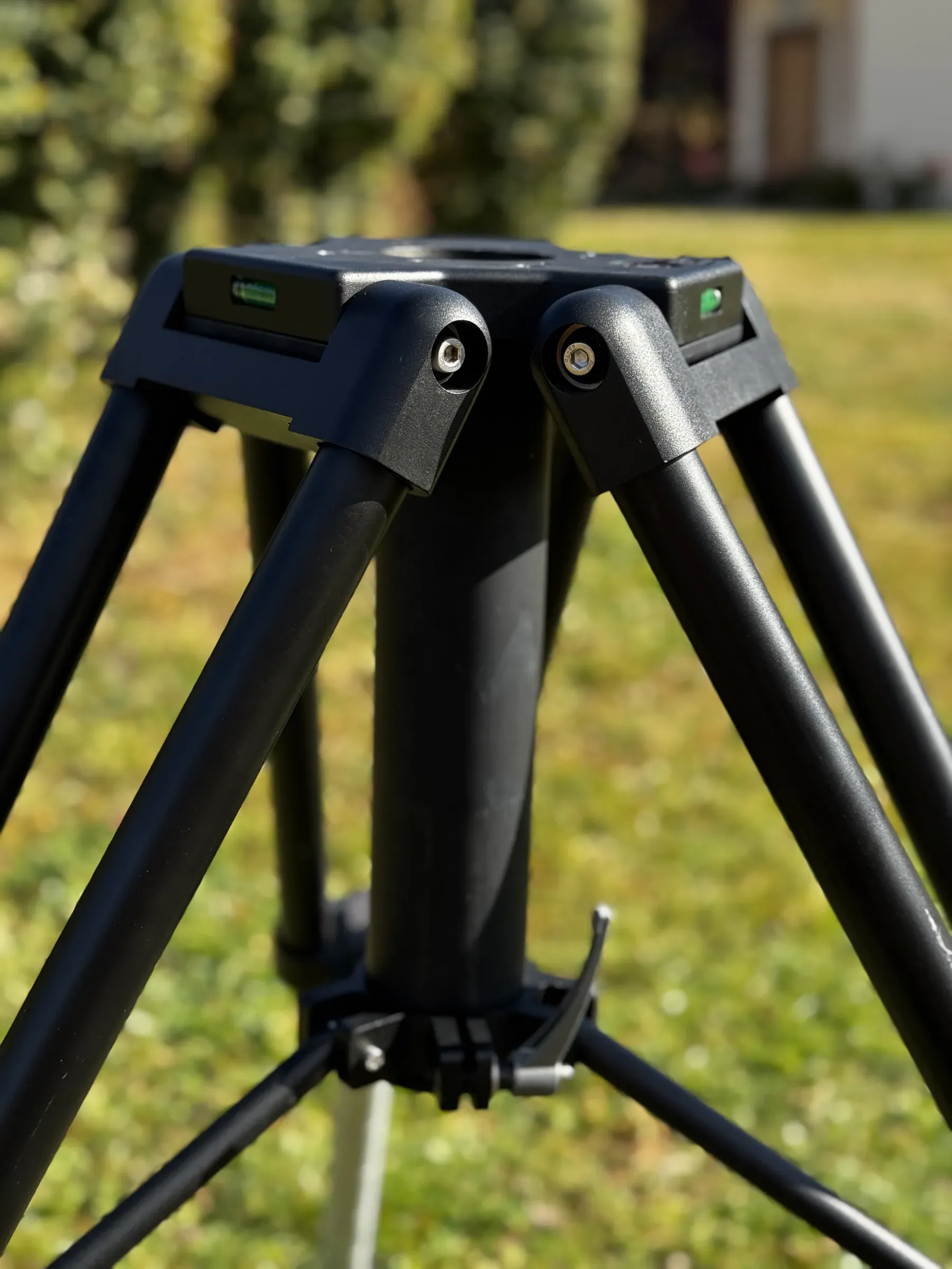 The head where the three legs meet the column