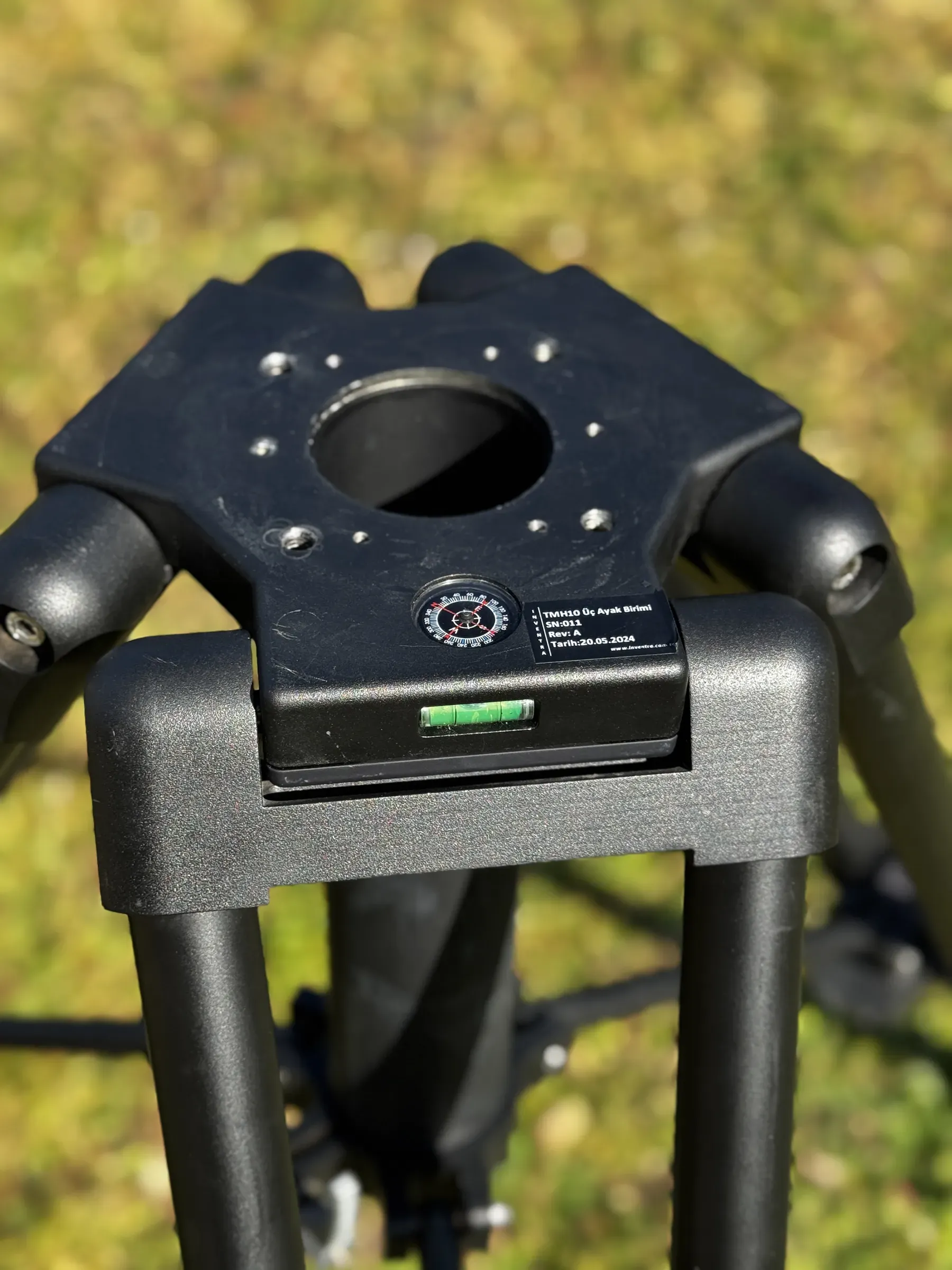 The head plate and its mounting bore