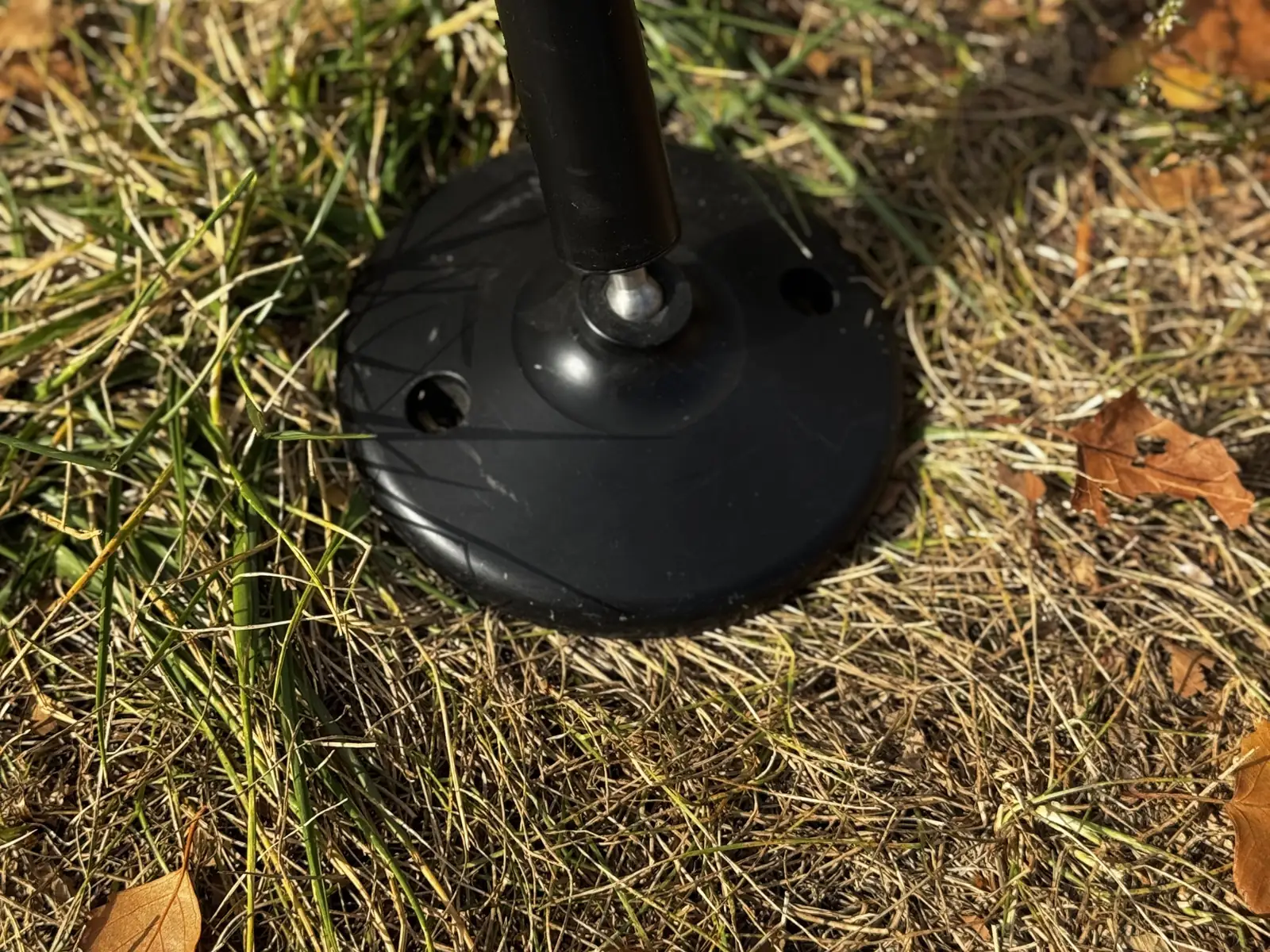 Close view of a disc foot on grass: the ball joint and the wide contact surface