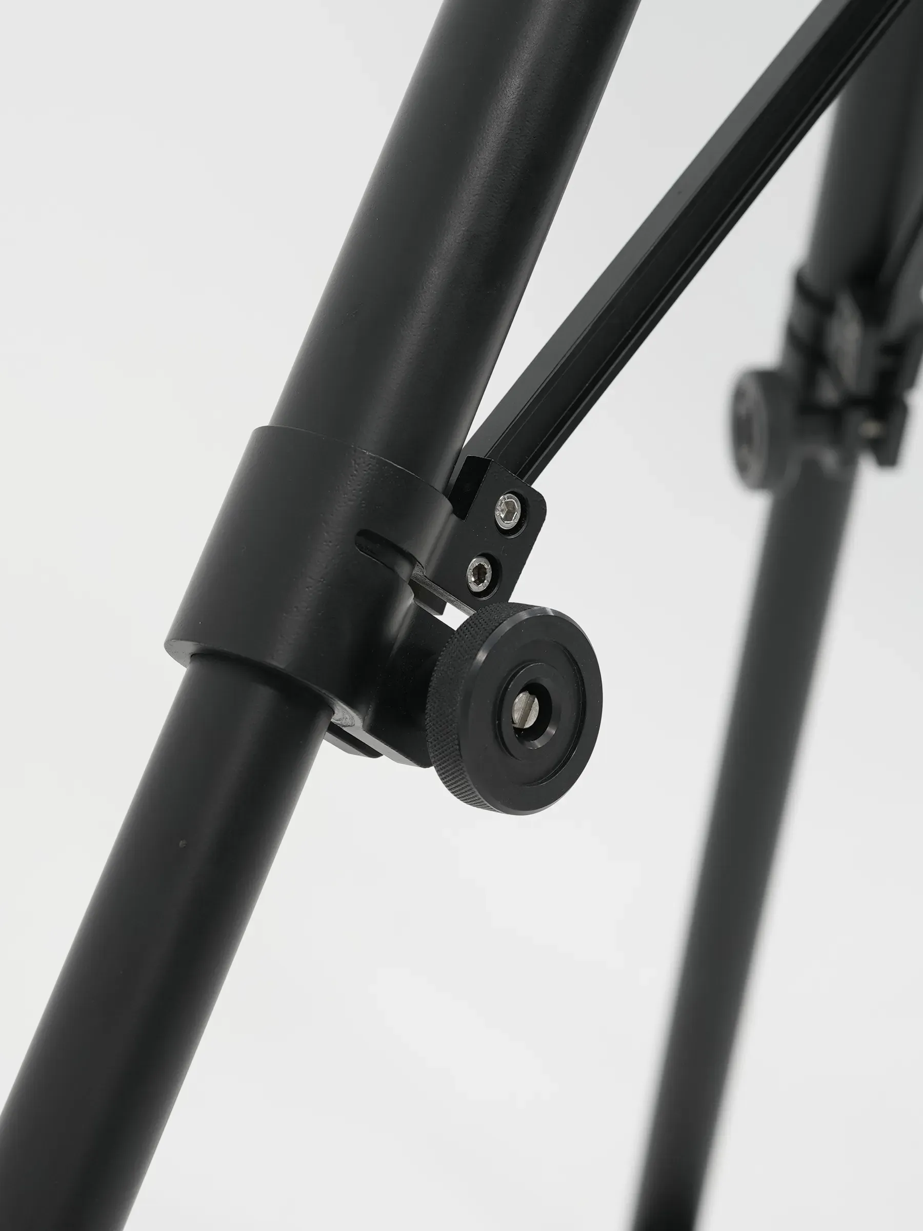 The brace clamp on the leg